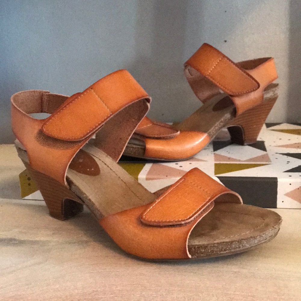 Open toe  leather sandals